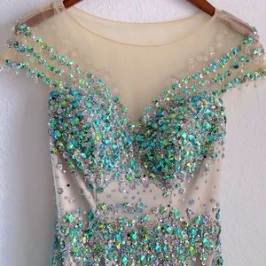 Panoply prom and pageant gown, US Women’s 00, light blues, teals, and silvers